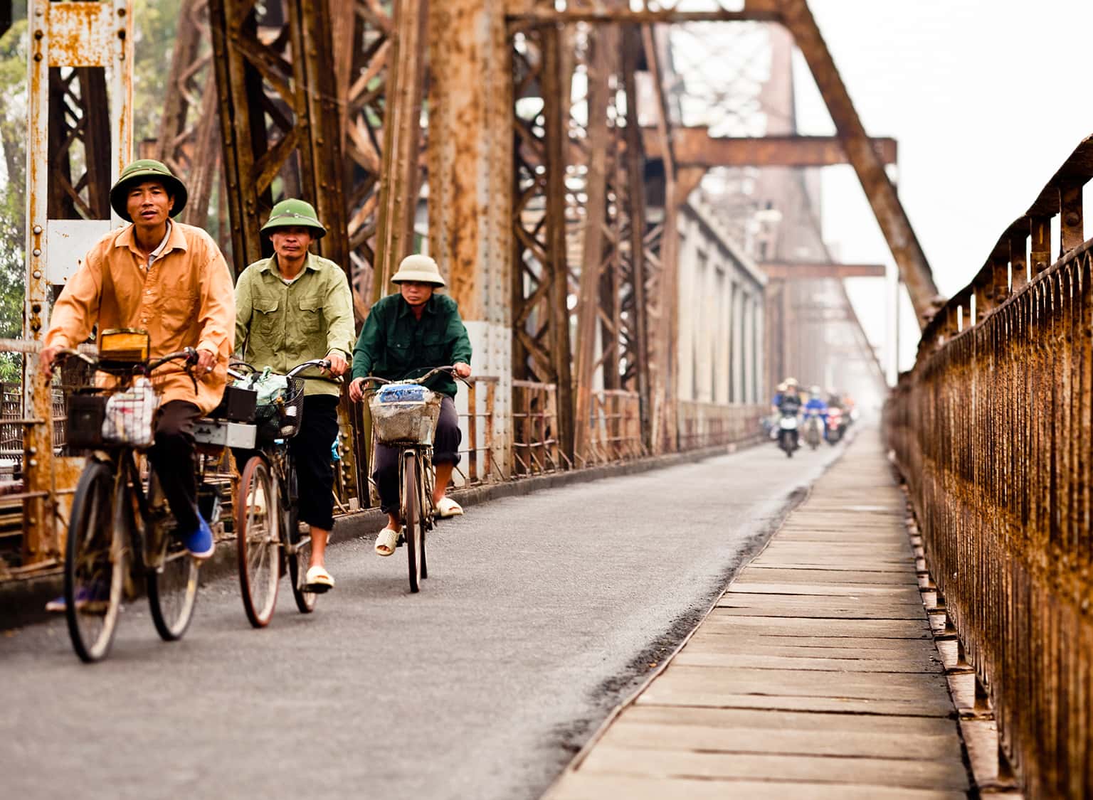 cau long bien dia diem du lich ha noi atthan27