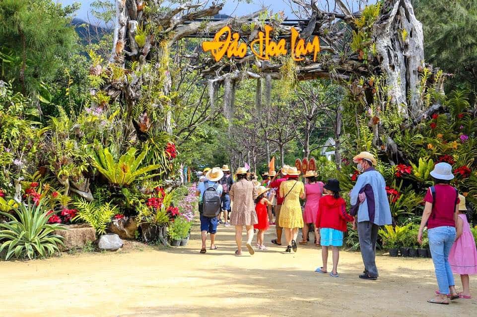 dao hoa lan dia diem du lich nha trang attcxr19