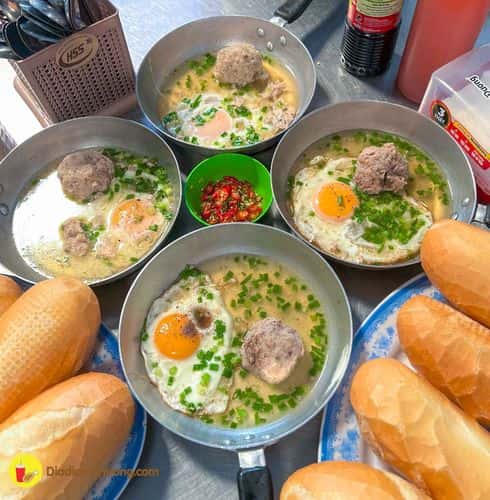 banh mi xiu mai hang quyen