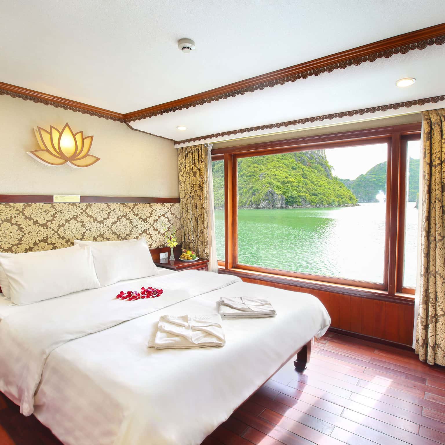 oriental sails cruise ha long bay
