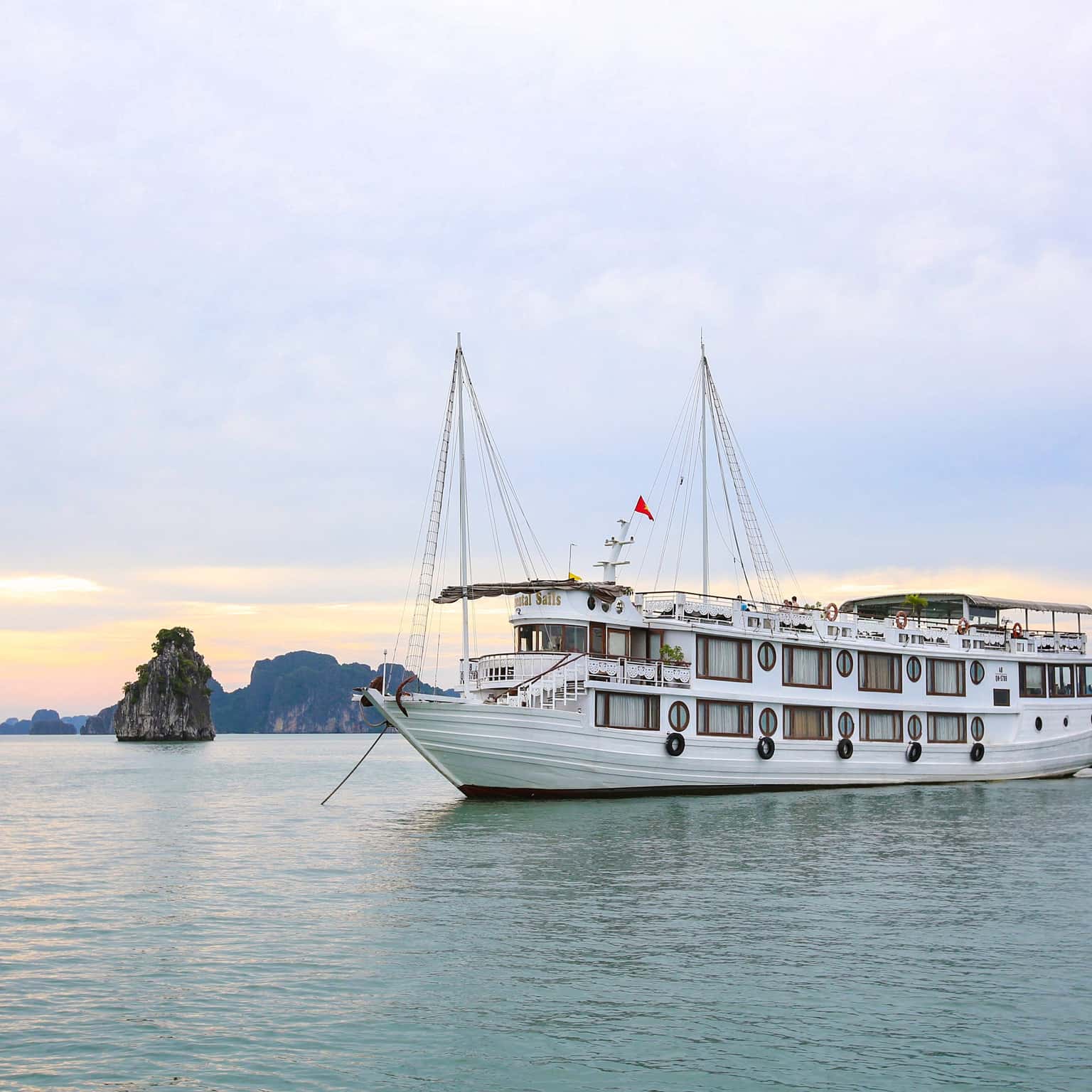 oriental sails cruise ha long bay