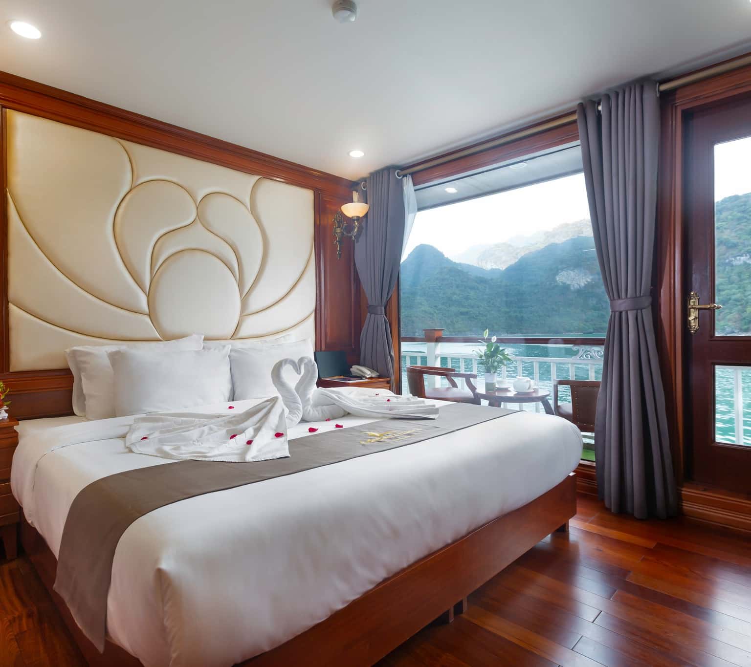 du thuyen calypso cruise oriental ha long bay