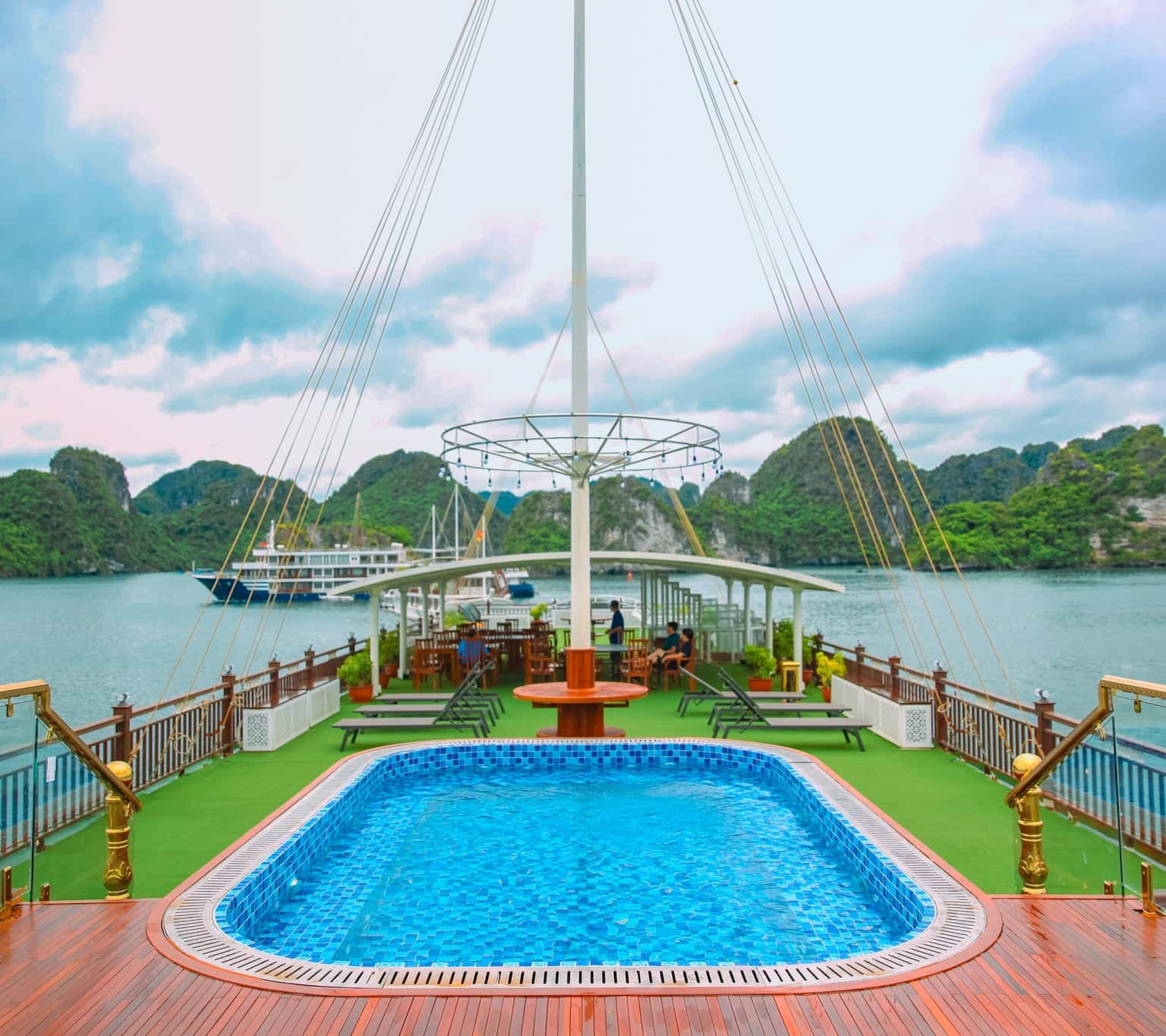 du thuyen calypso cruise oriental ha long bay