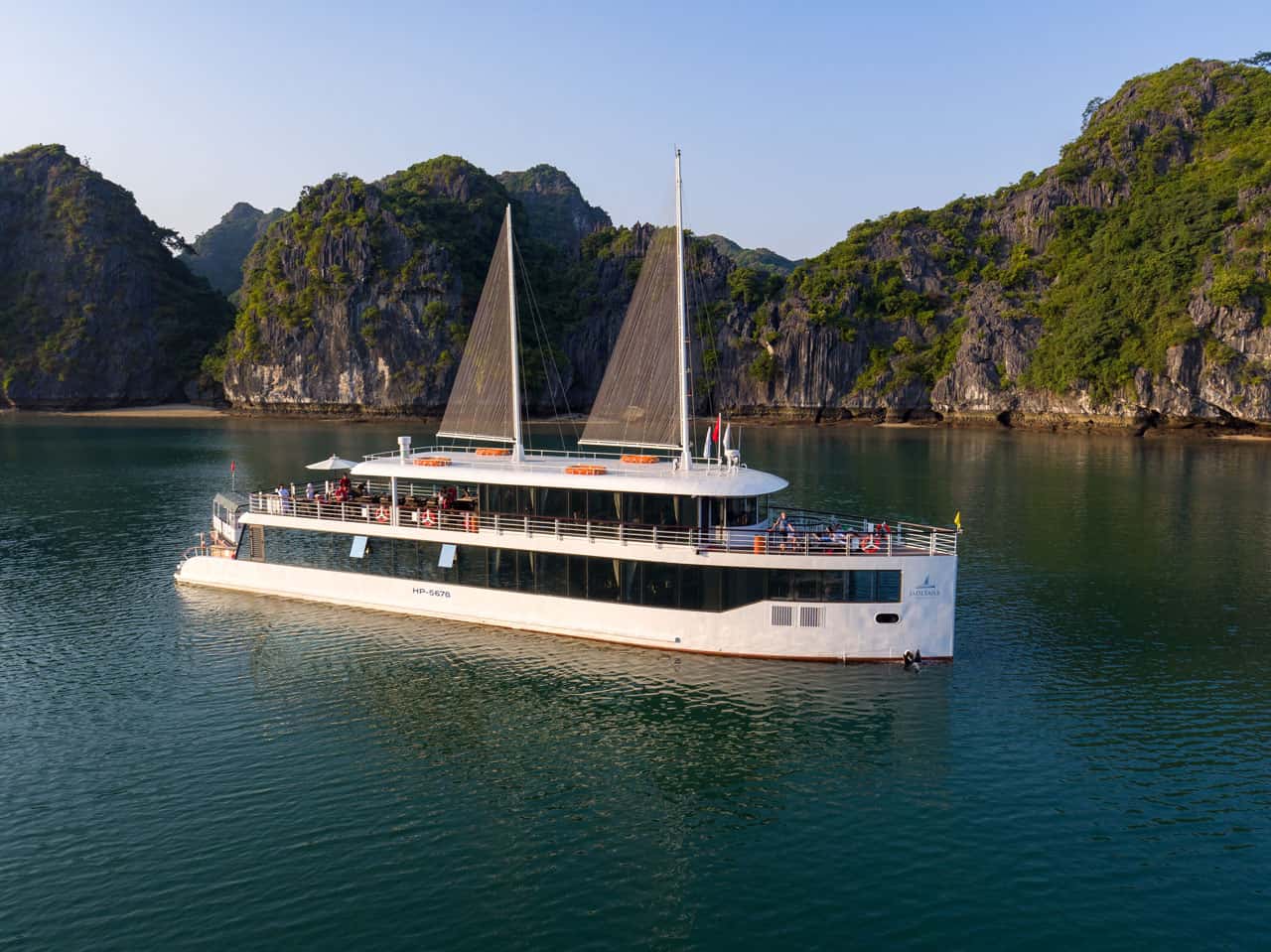jade sails aclass cruises ha long