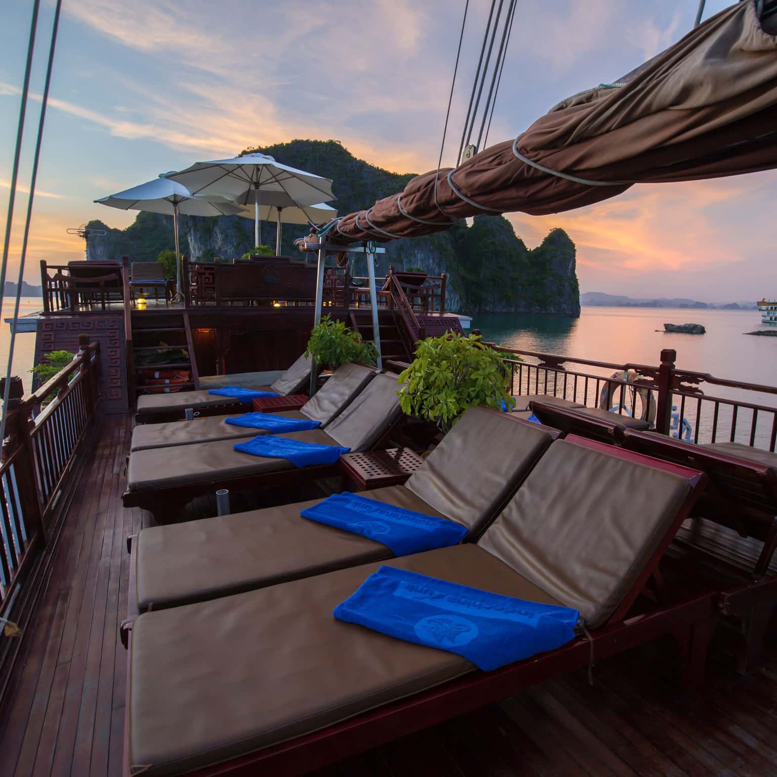 dragon pearl junk indochina junk cruise ha long bay