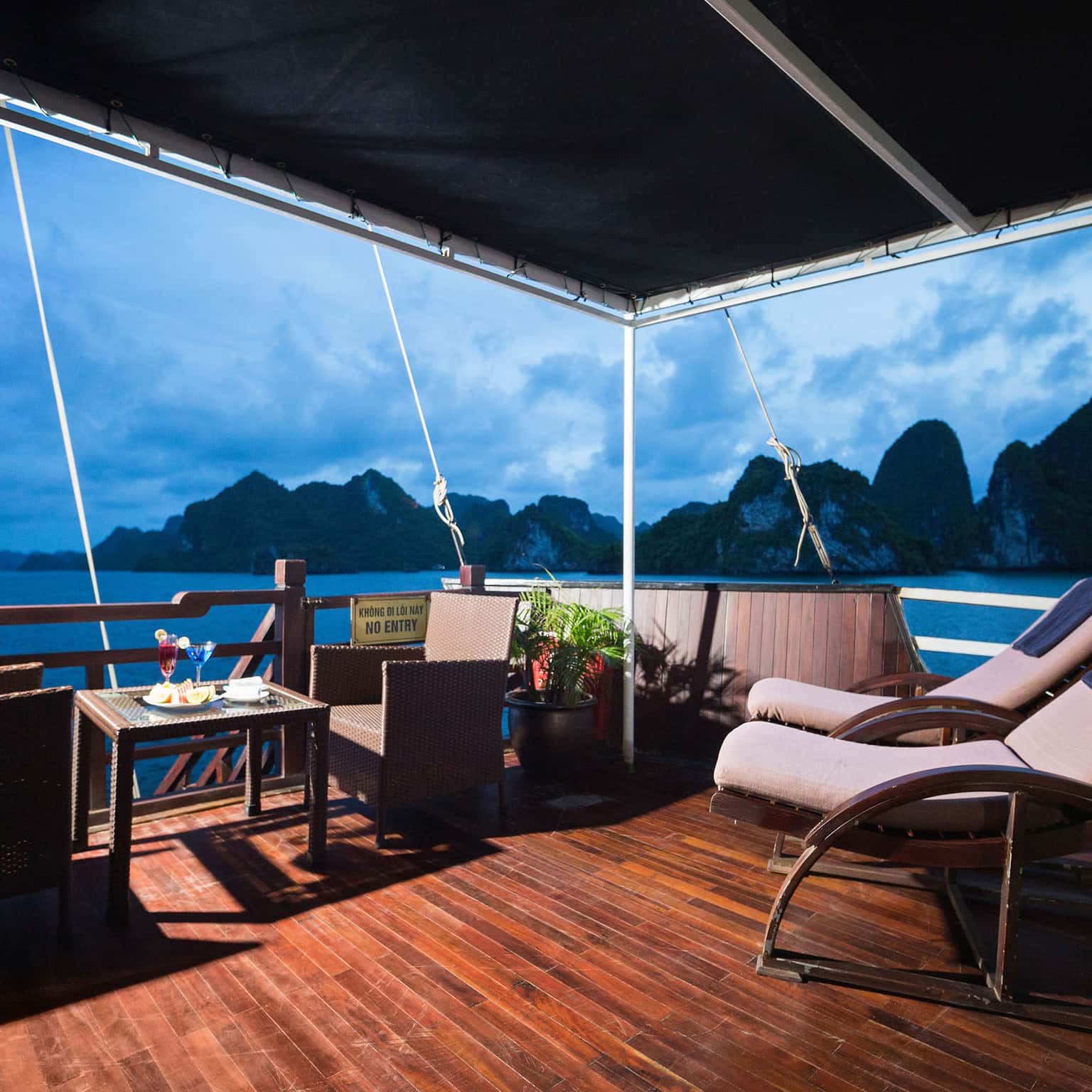 royal suite pelican glory pelican cruise ha long