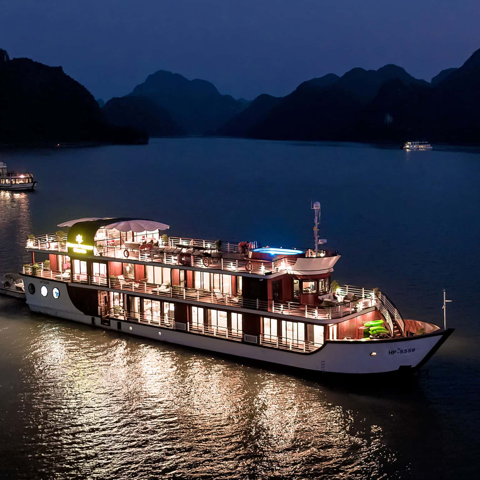 orchid preminum pelican cruise ha long 