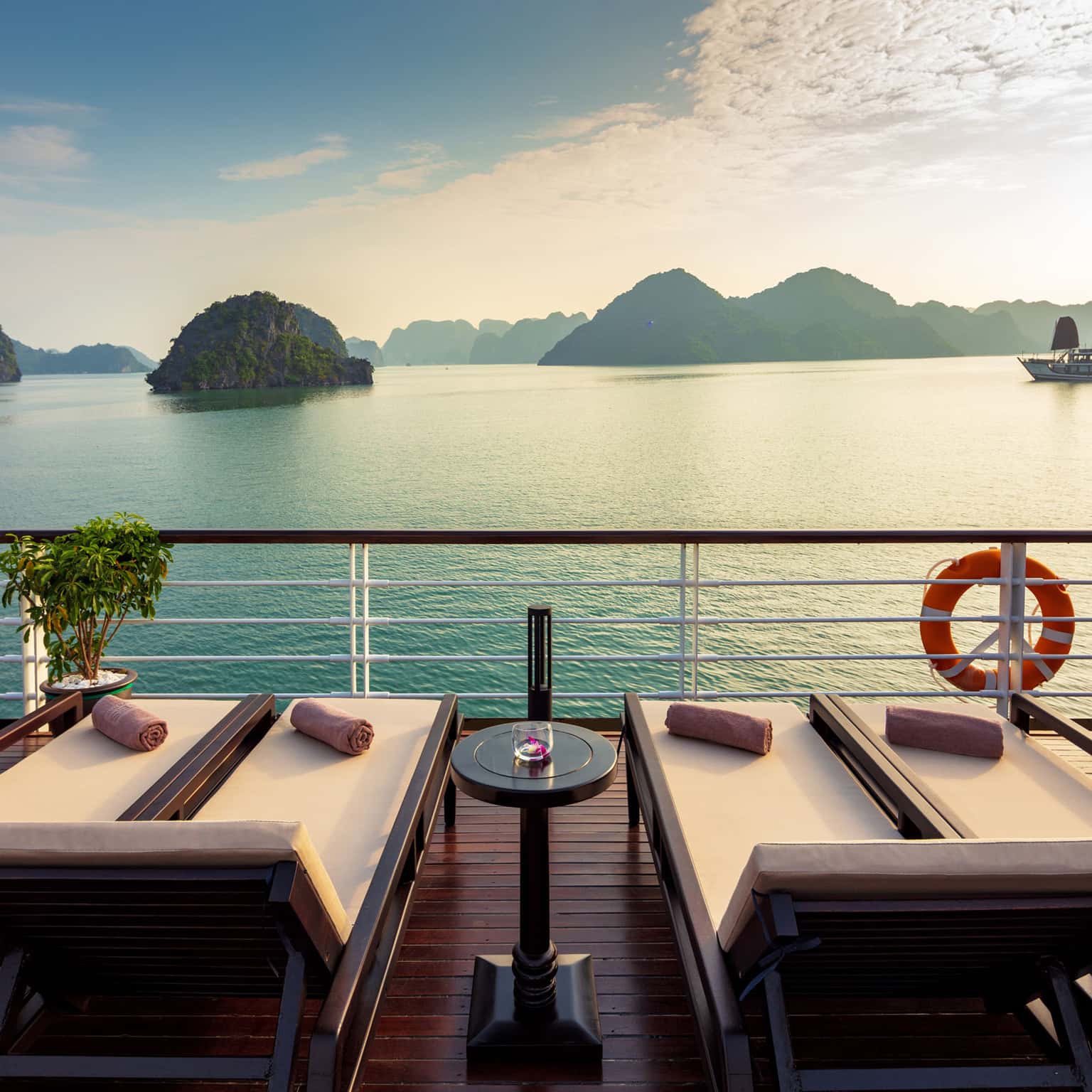orchid preminum pelican cruise ha long 