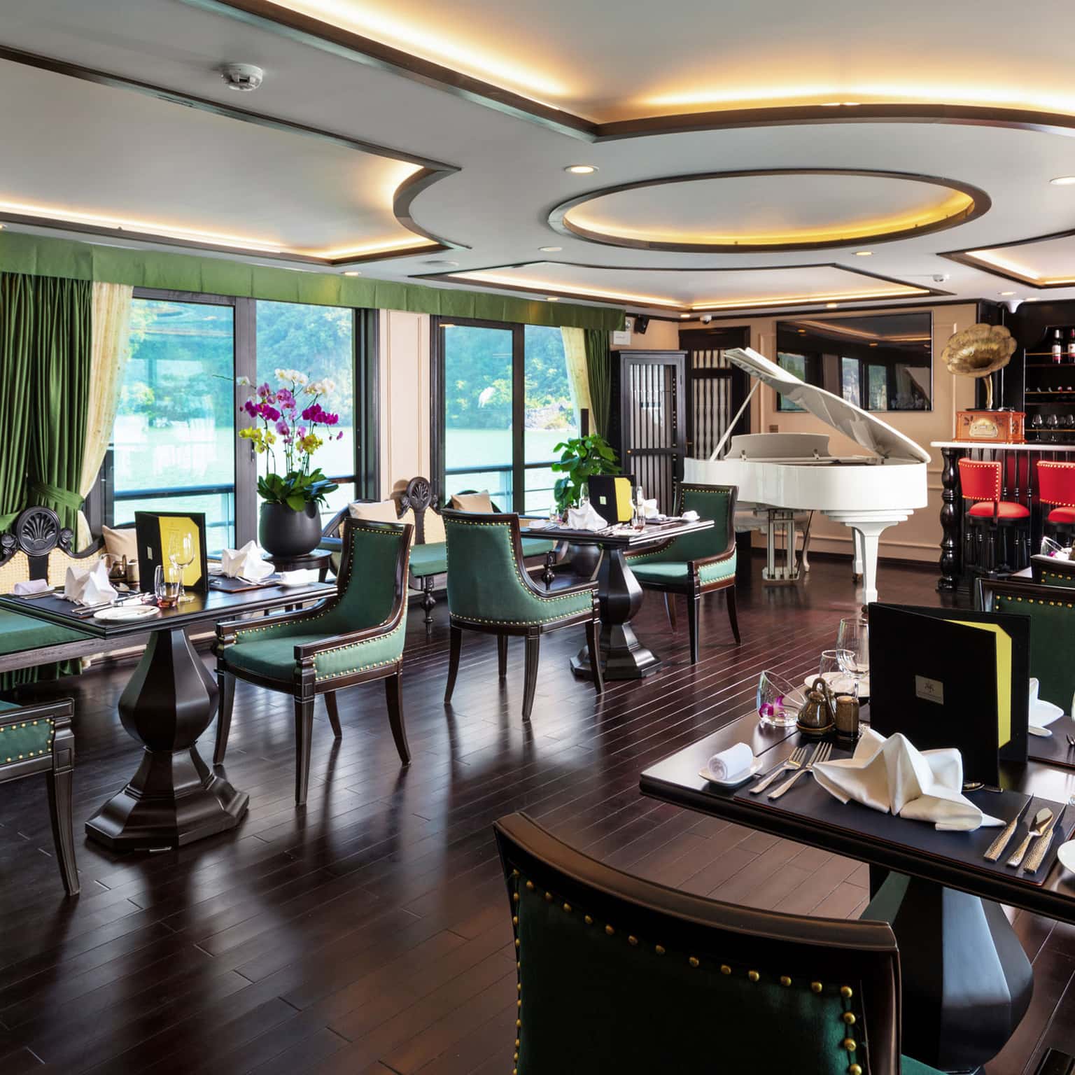 orchid preminum pelican cruise ha long 