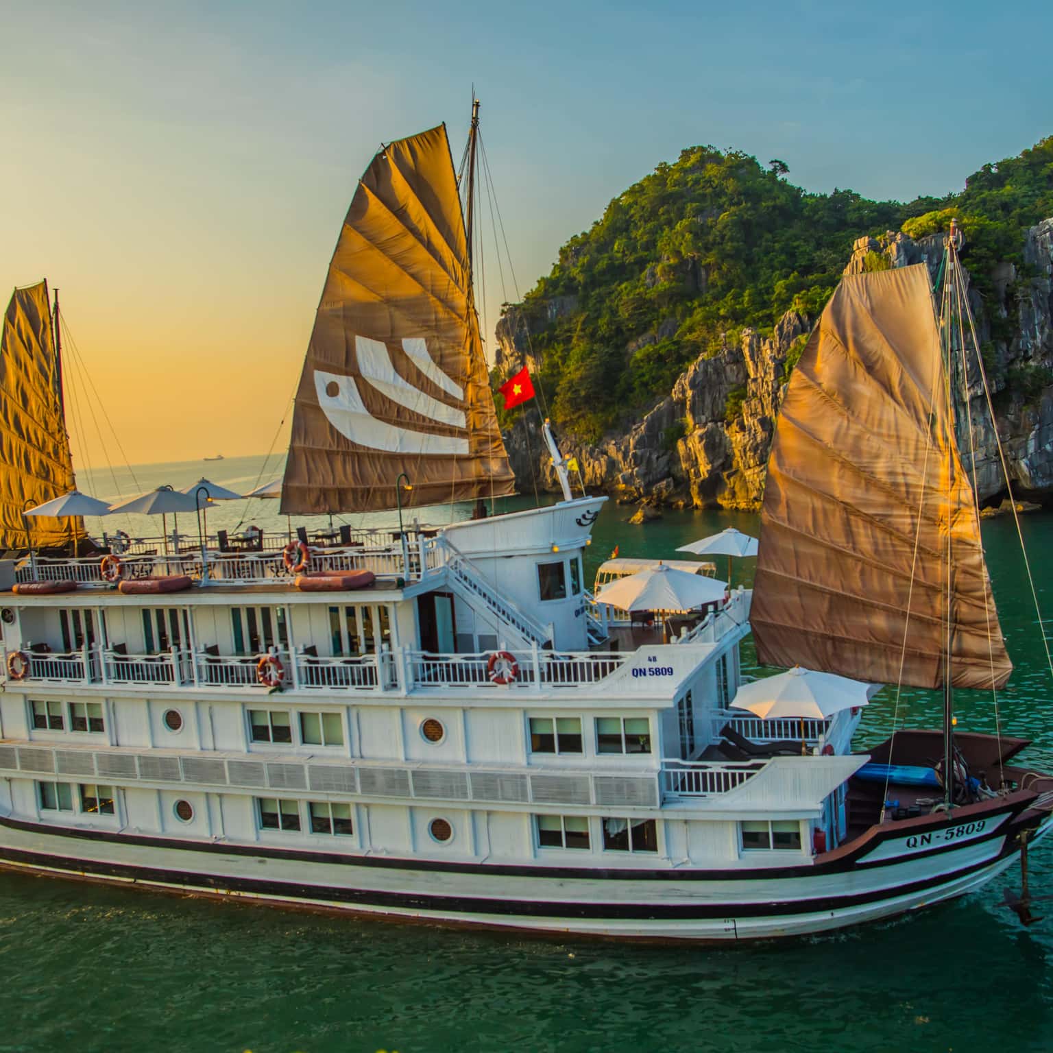 bhaya classic bhaya au co cruise ha long bay