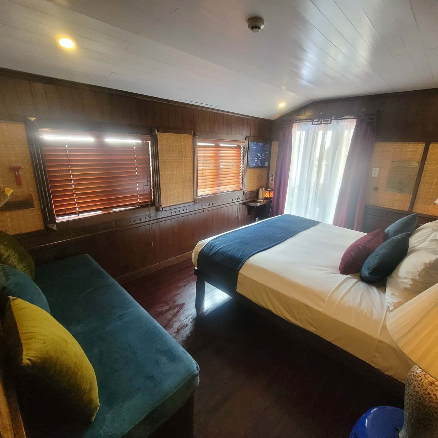 legend halong 1 cabin bhaya au co cruise ha long bay