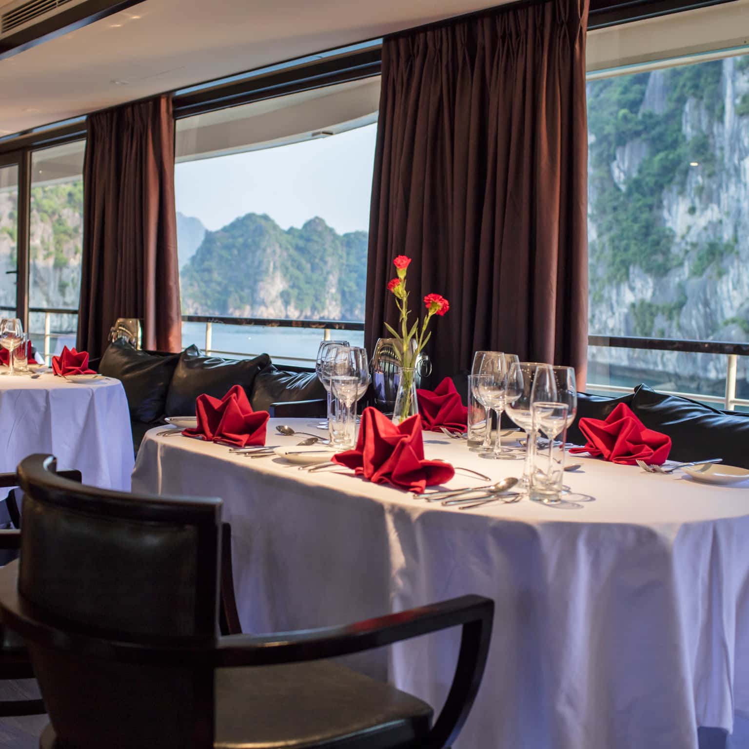 scarlet-pearl-cruise-ha-long-bay 