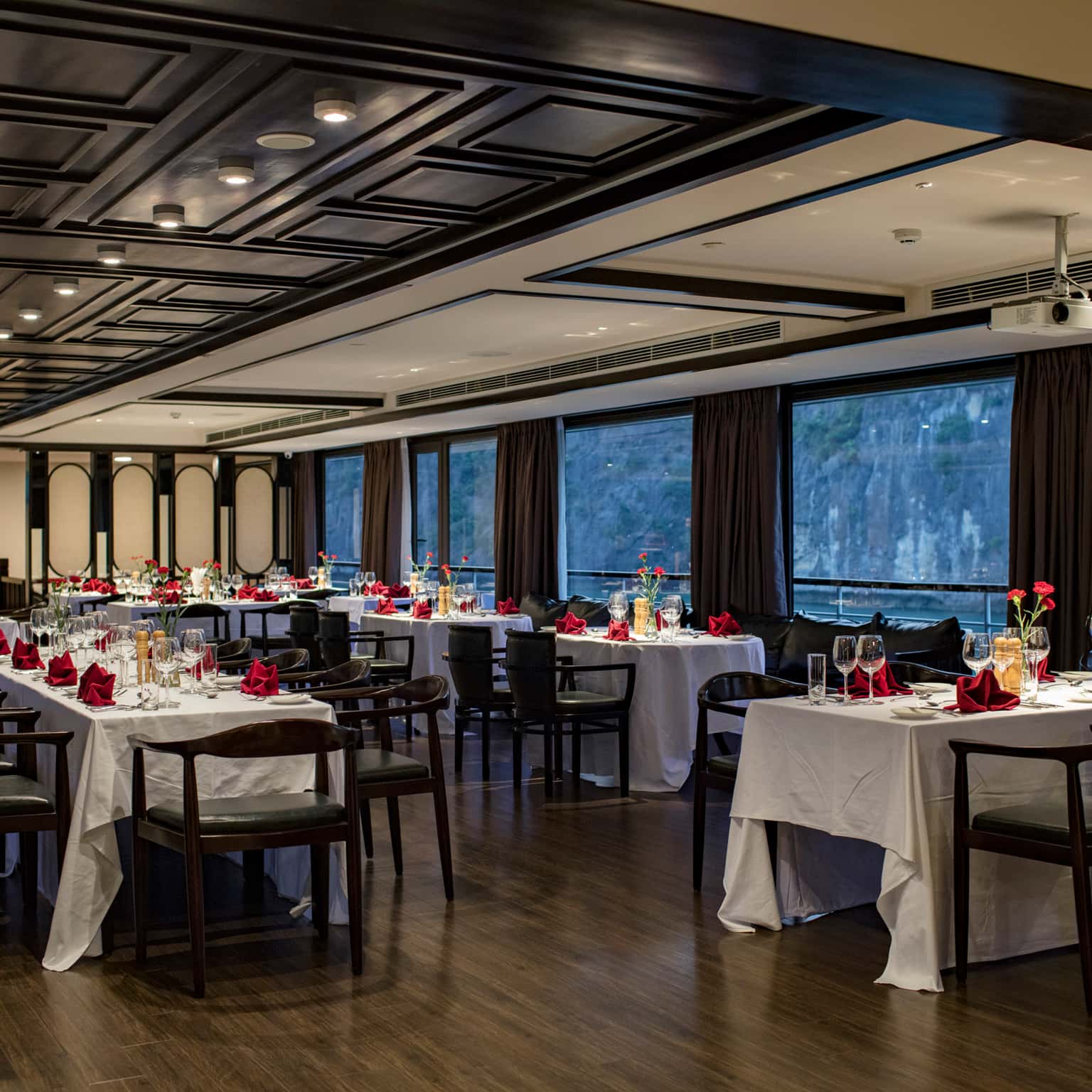 scarlet-pearl-cruise-ha-long-bay 