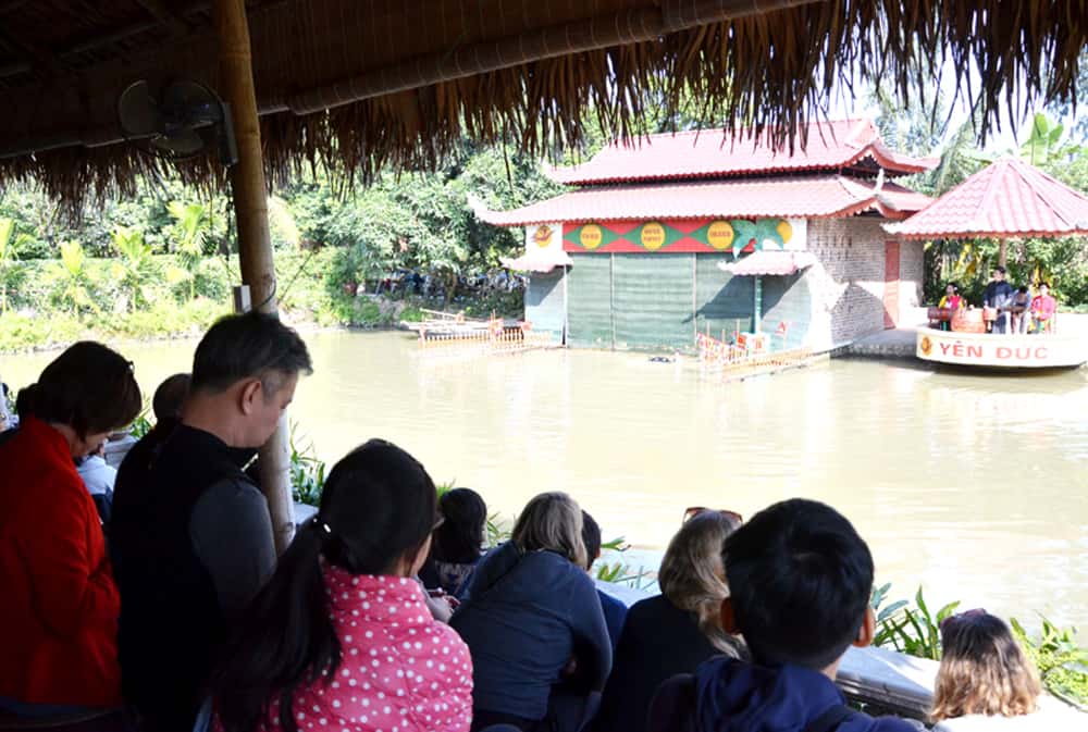 lang yen duc mua roi nuoc ha noi