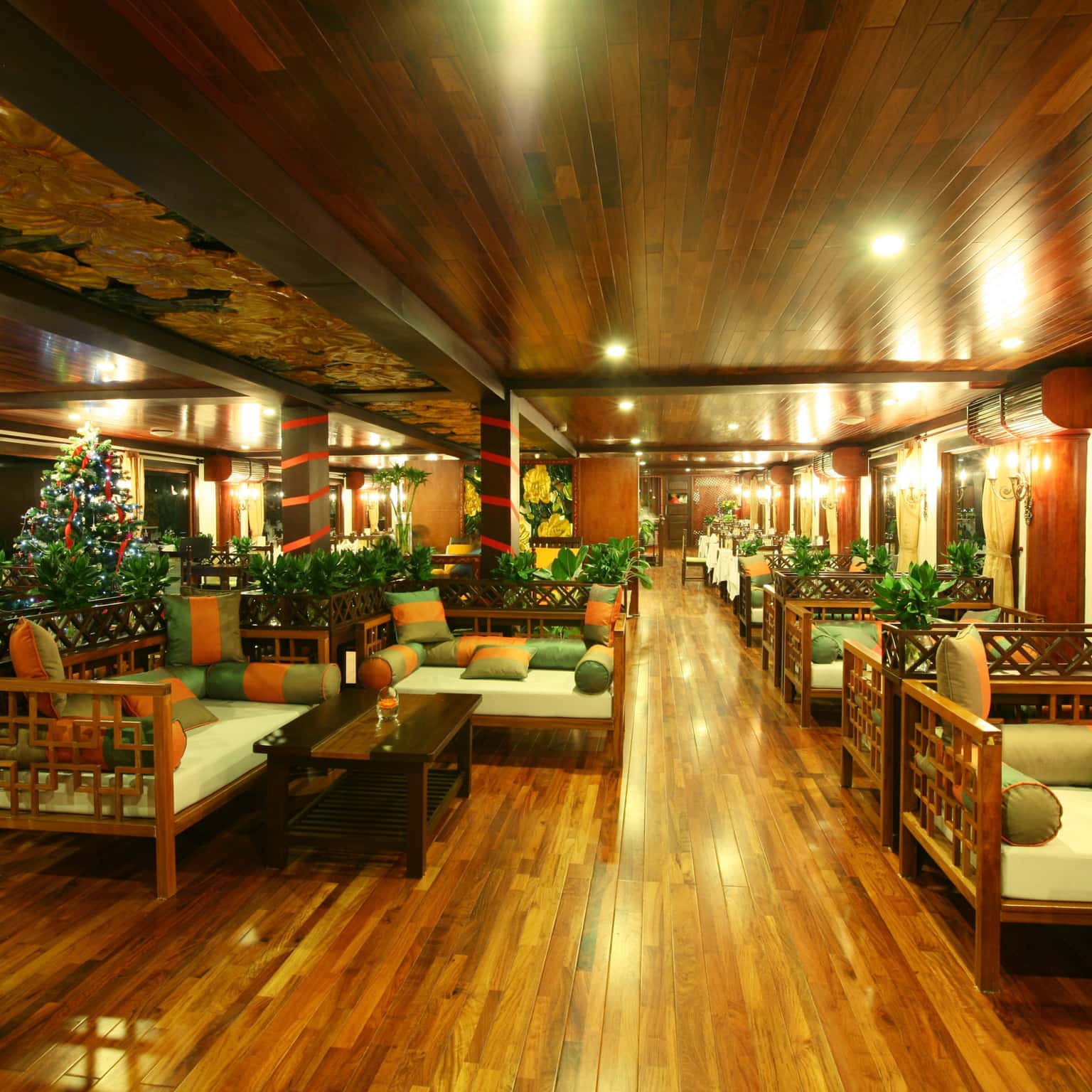 indochina-sail-halong-indochina-sail-cruise-ha-long-bay 
