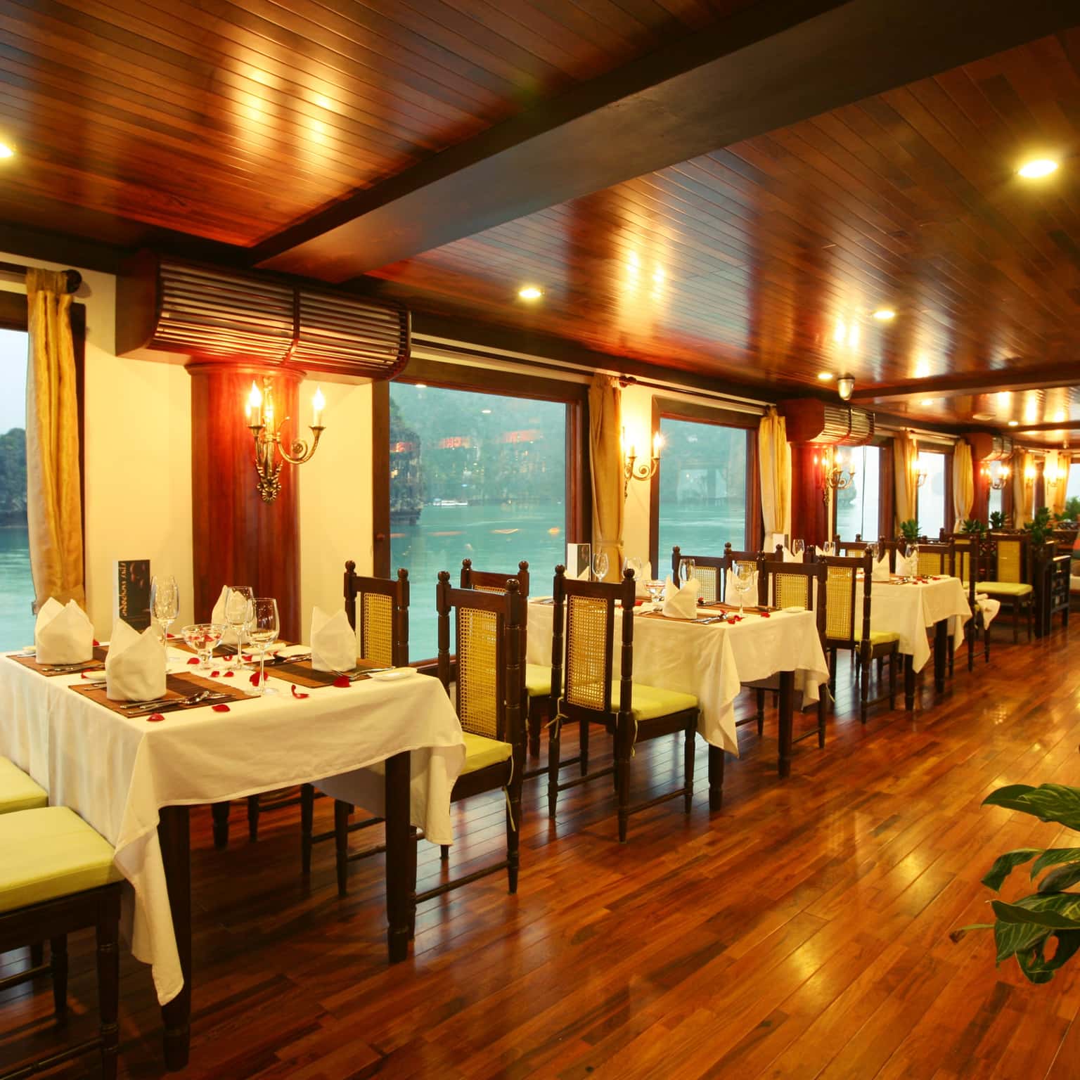 indochina-sail-halong-indochina-sail-cruise-ha-long-bay 