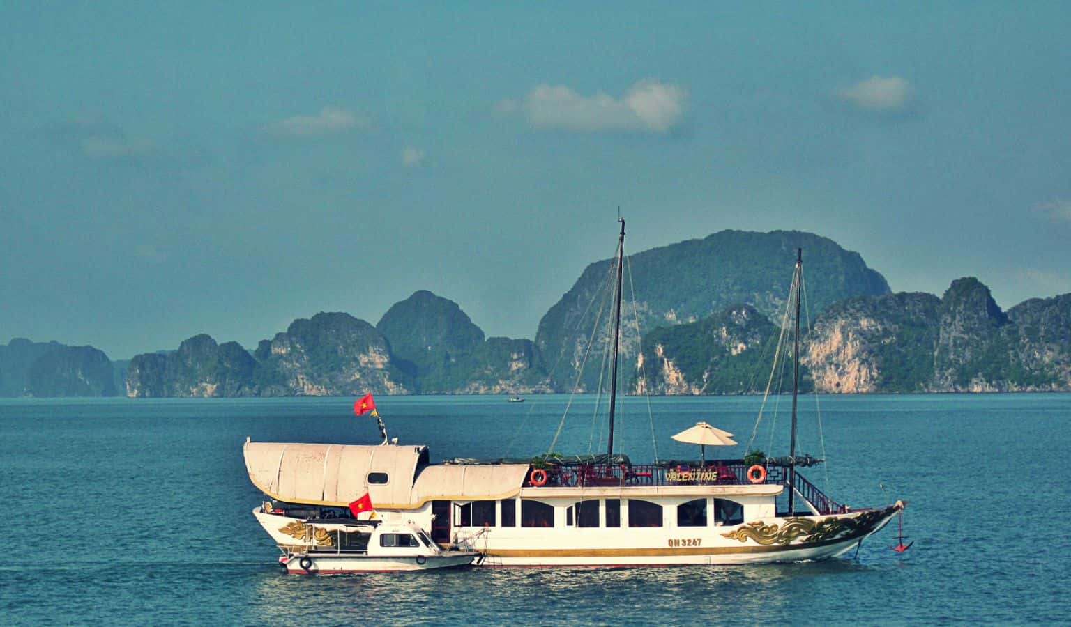 valentine premium indochina sail ha long bay
