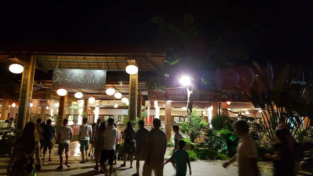 cho dem ha long