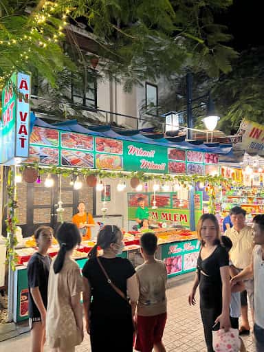 cho dem ha long bazaar