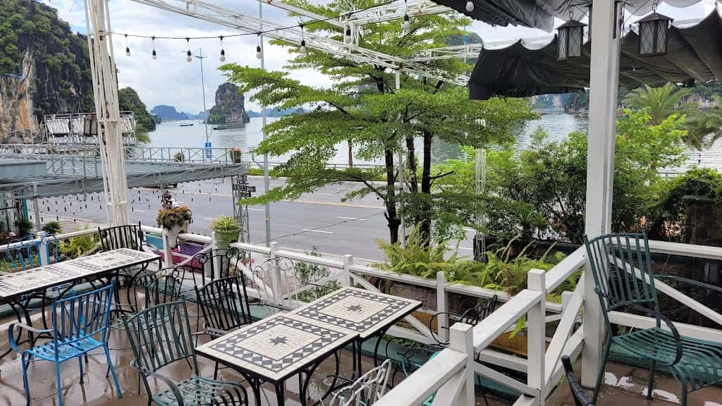 old town cafe ha long 