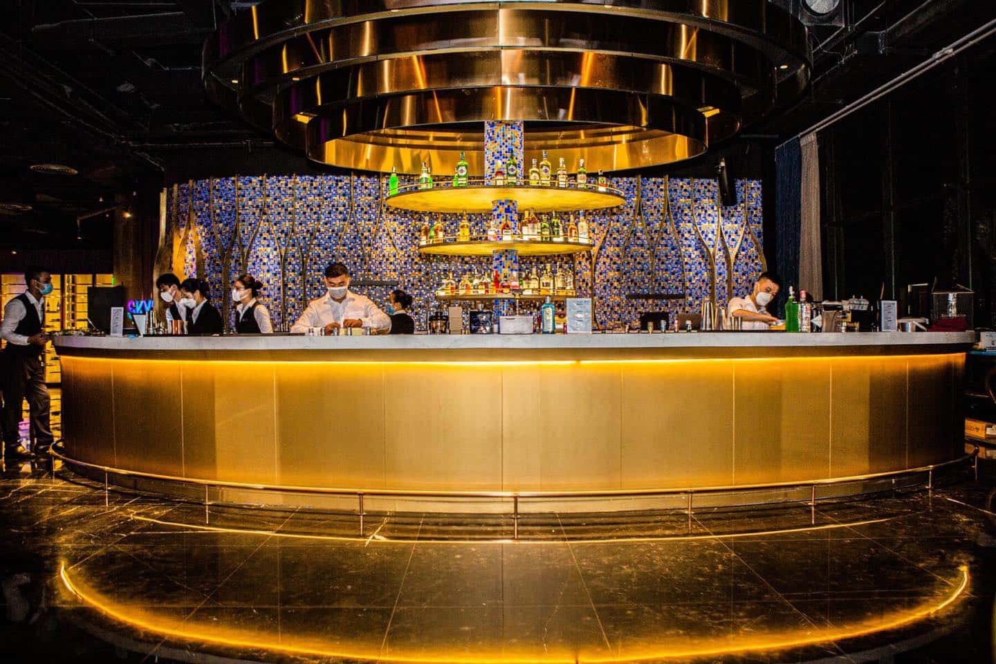 sky21 bar lounge ha long