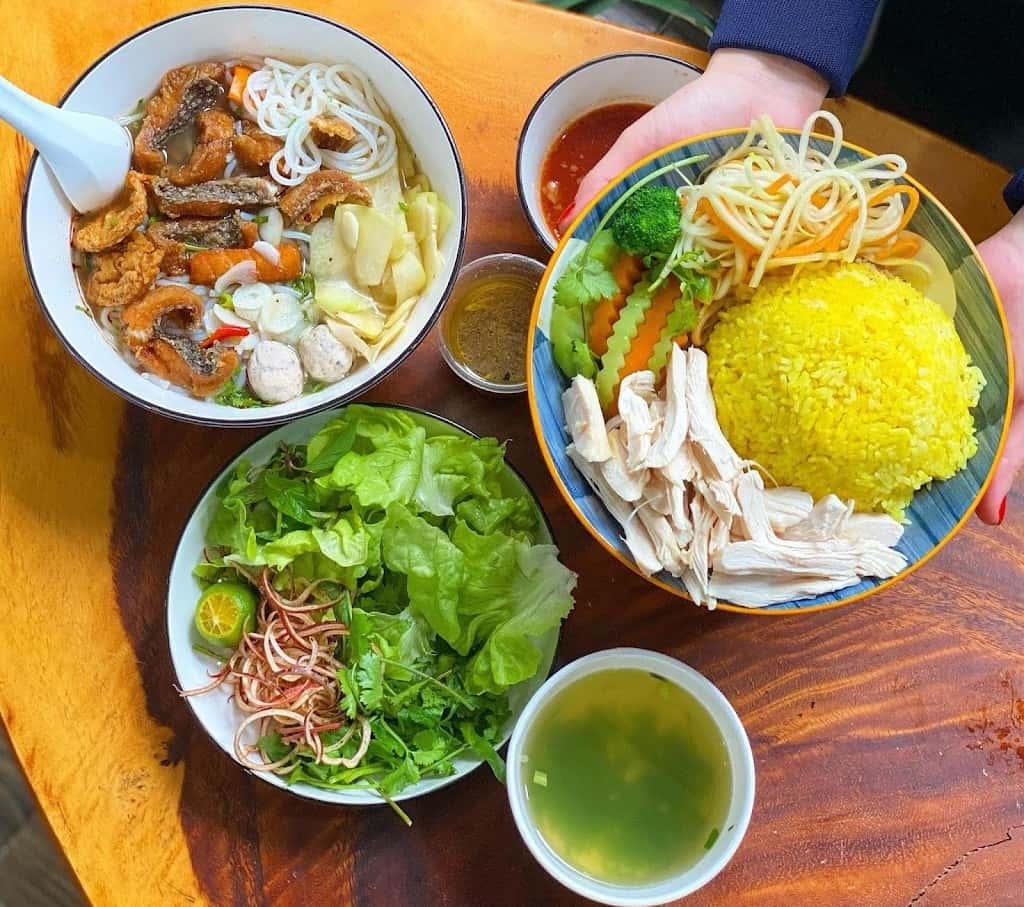 nha hang madam mai com ngon bun sach ha long