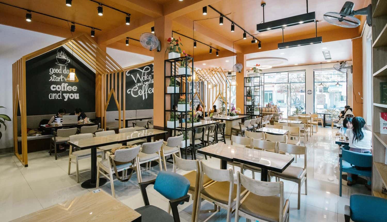 Green & Brown Bookstore da nang