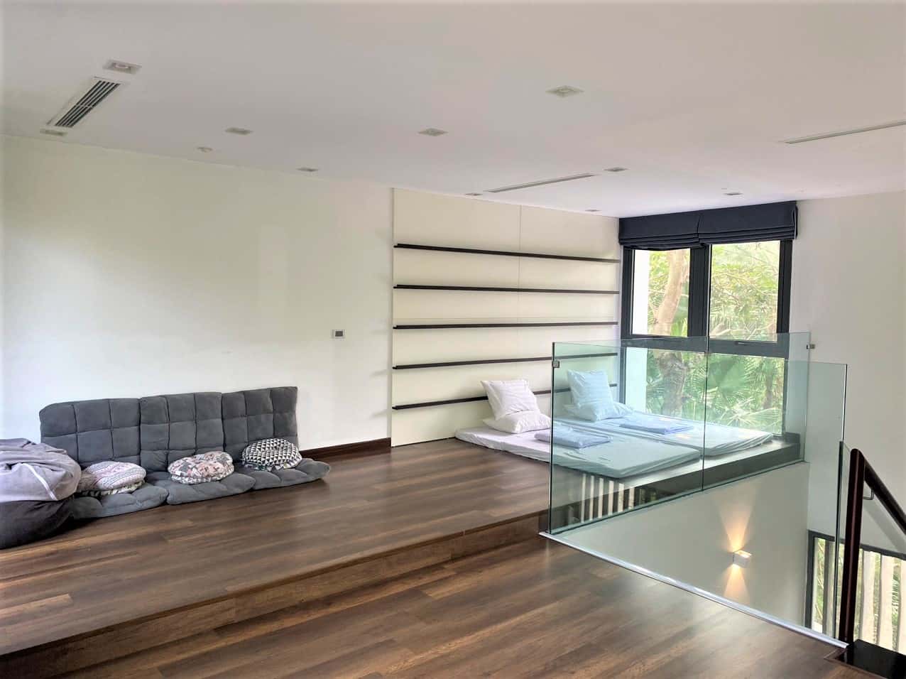 Bedroom 5 (open mezzanine)