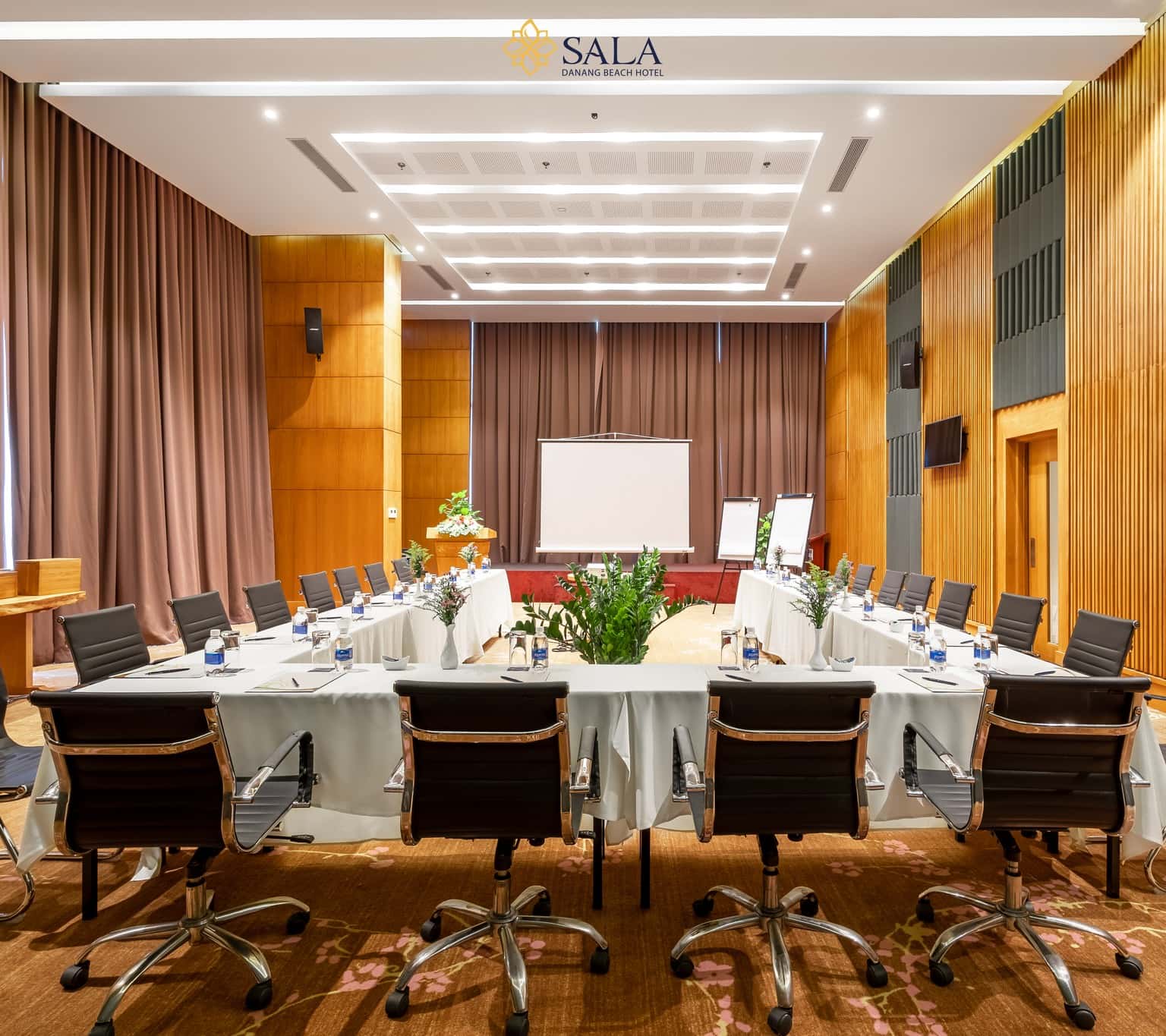 sala da nang beach hotel