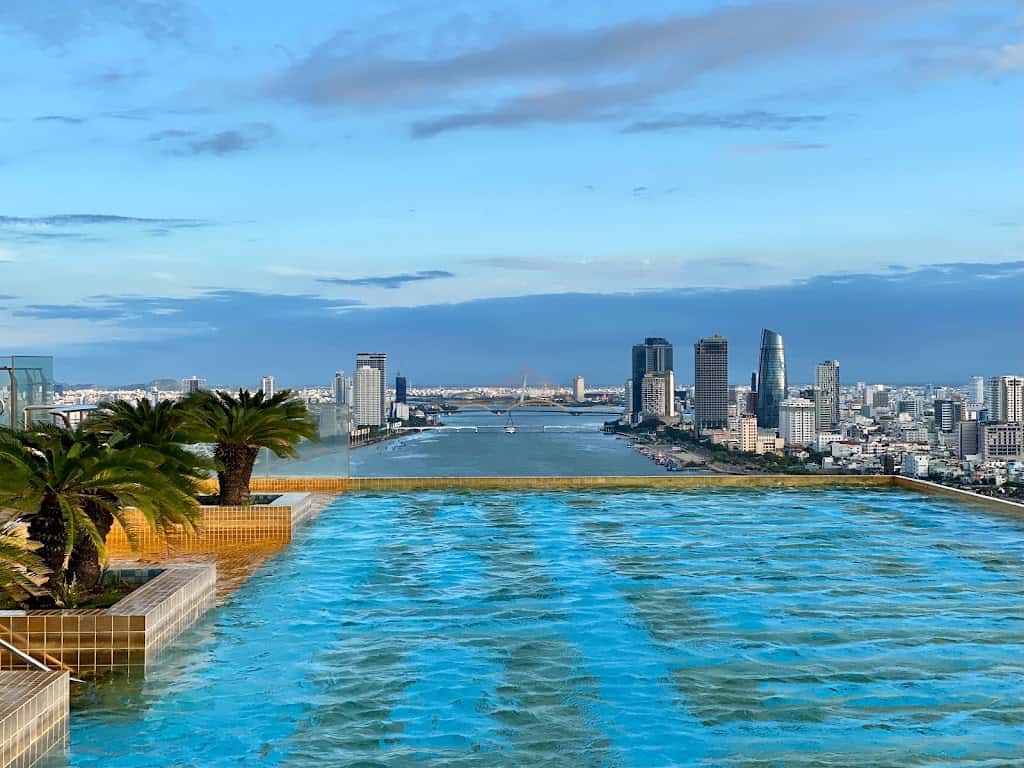 khach san da nang golden bay 