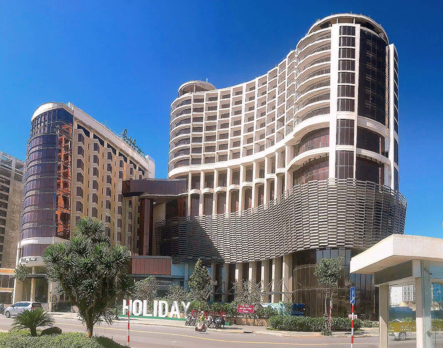 holiaday beach da nang hotel resort