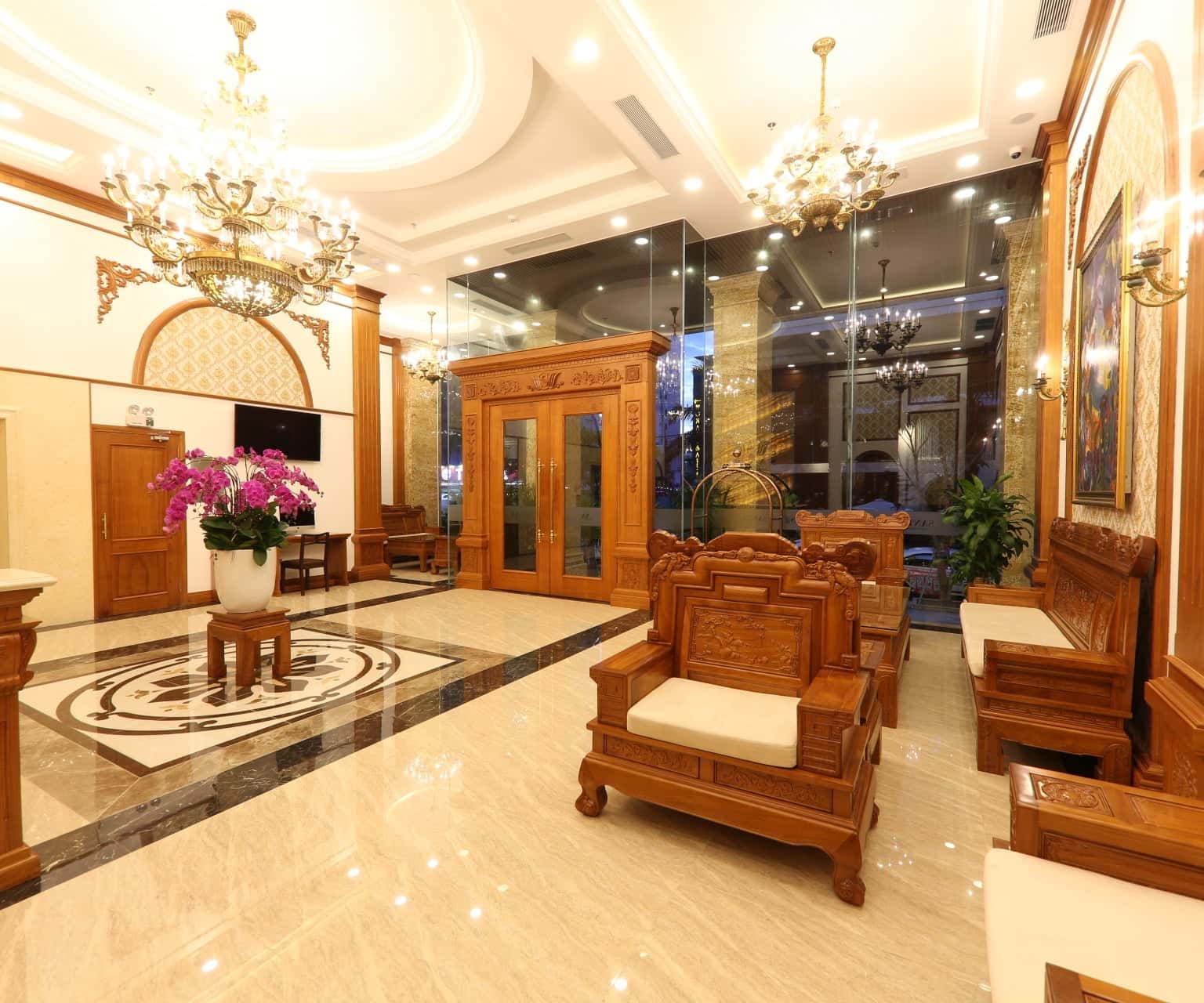 santa luxury hotel da nang 