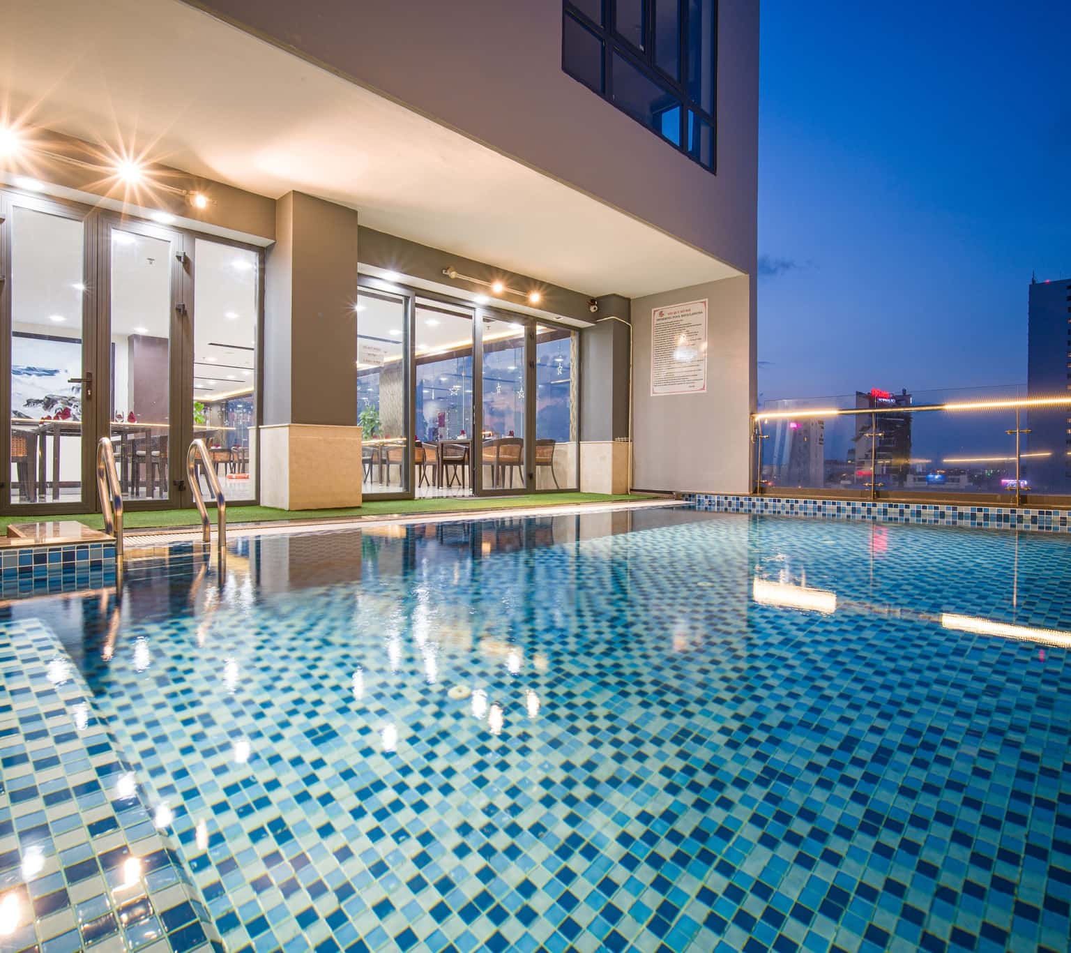 quoc cuong center hotel da nang
