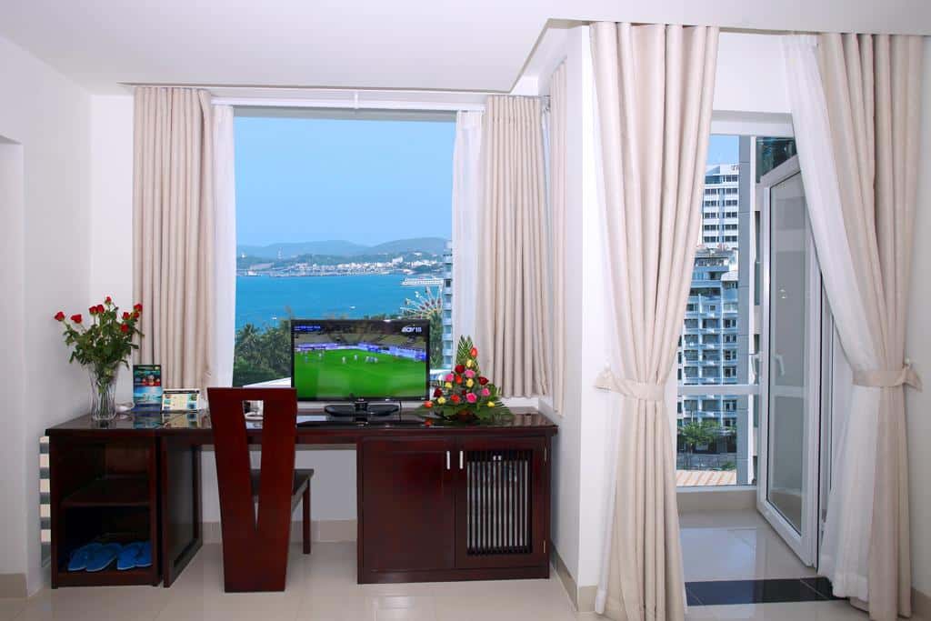 khach san azura nha trang