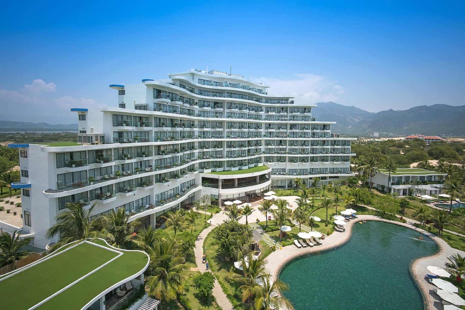cam ranh riviera beach resort spa nha trang 