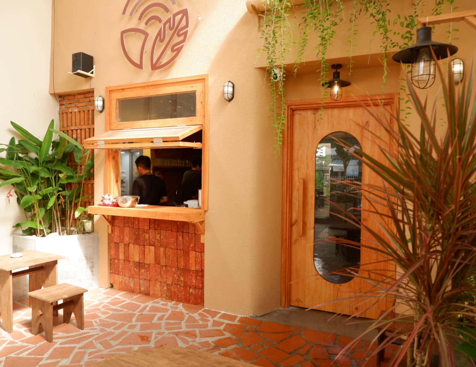quan tropic coffee more nha trang