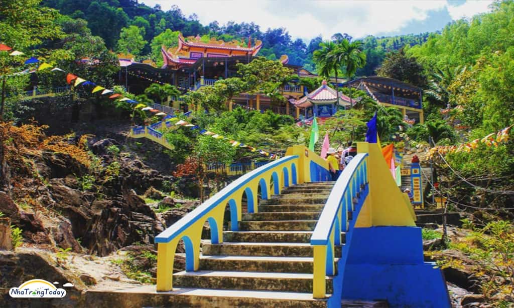 chua suoi do nha trang