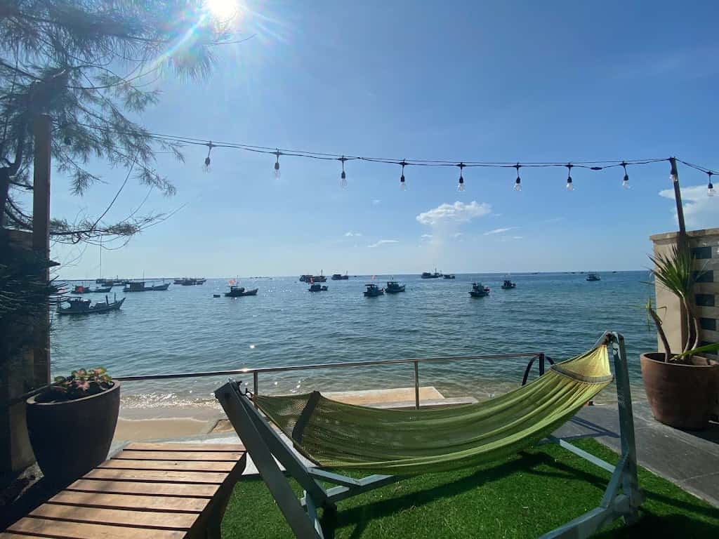 chill house by the beach phu quoc