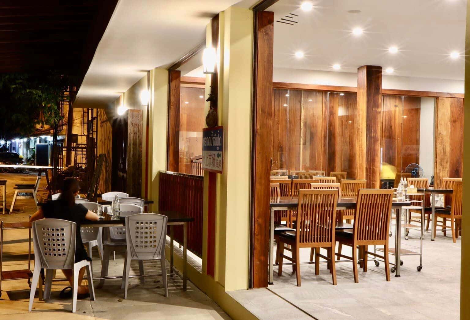 talad nam seafood thailand 