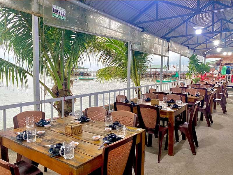 be ghe floating restaurant phu quoc 