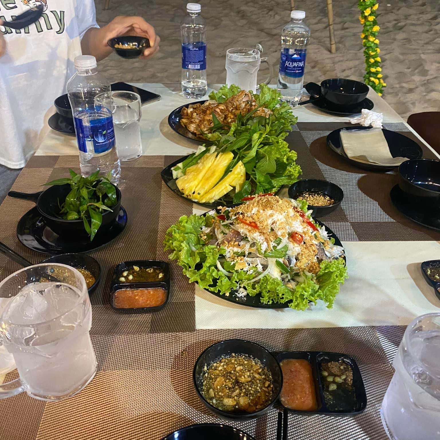 quan ong vang do hai san seafood phu quoc