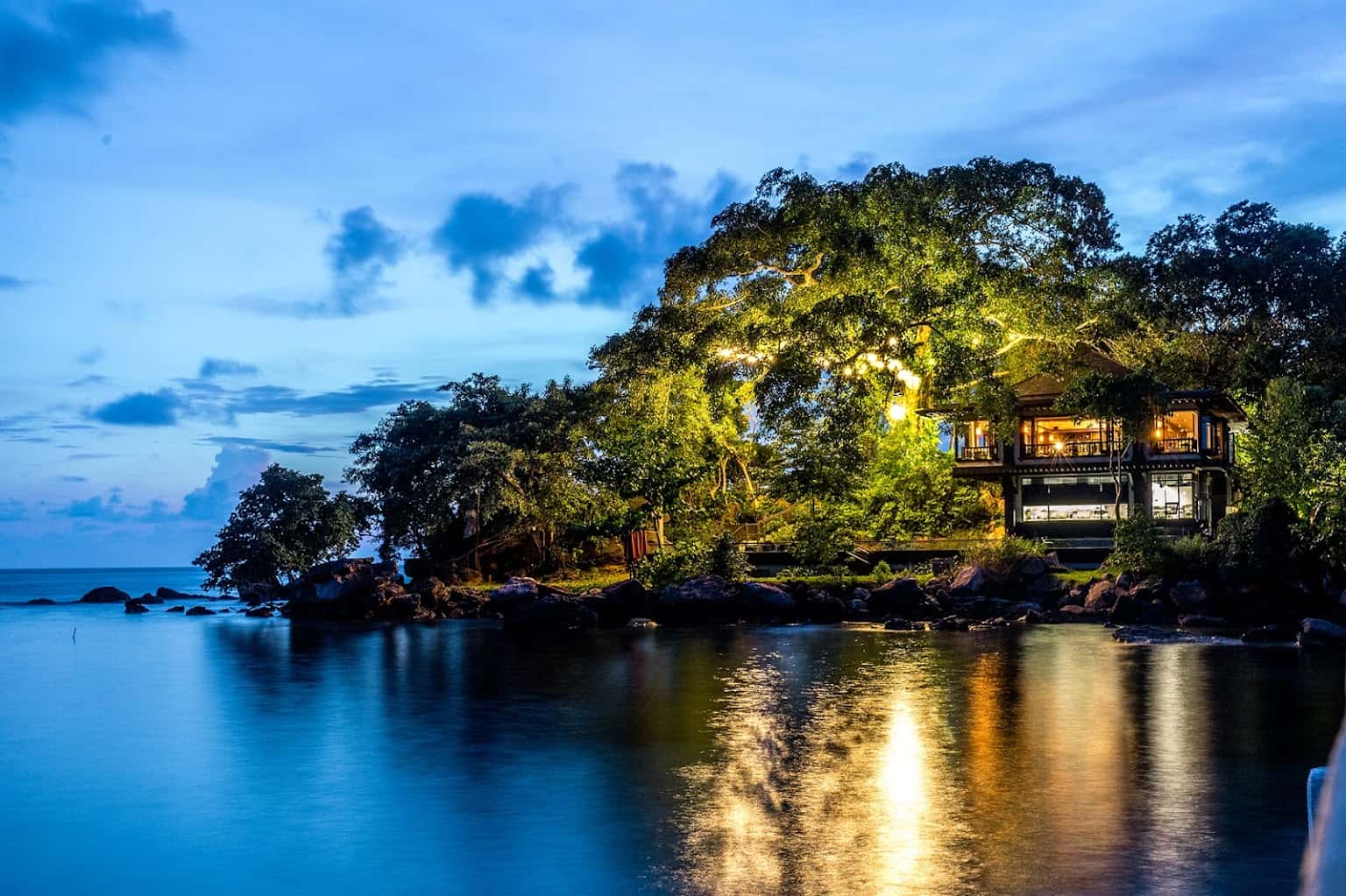 nha hang tree house phu quoc 