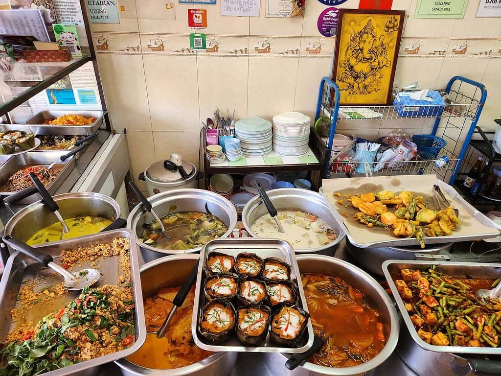 aroi vegetarian food thailand