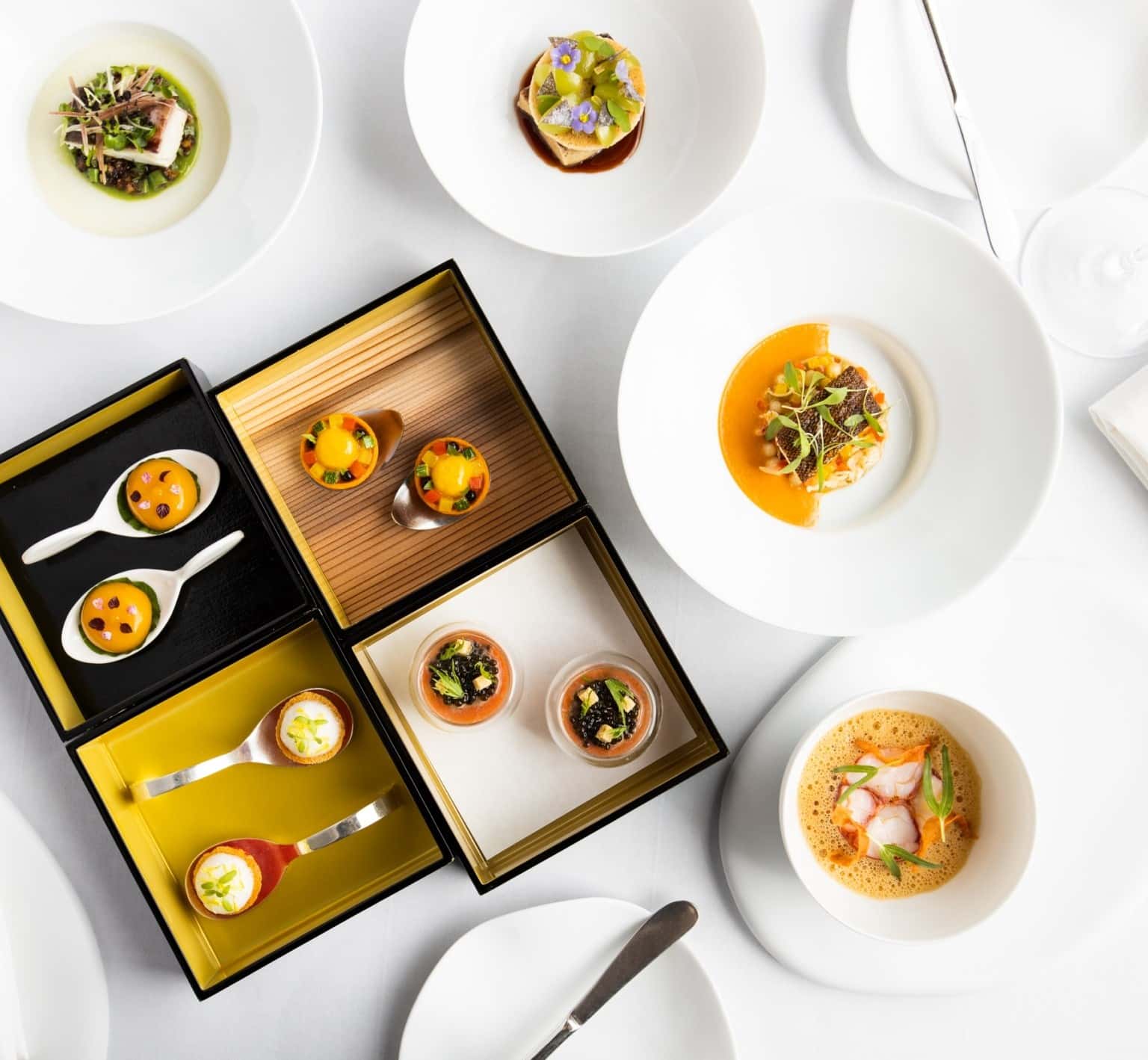 mezzaluna restaurant thailand
