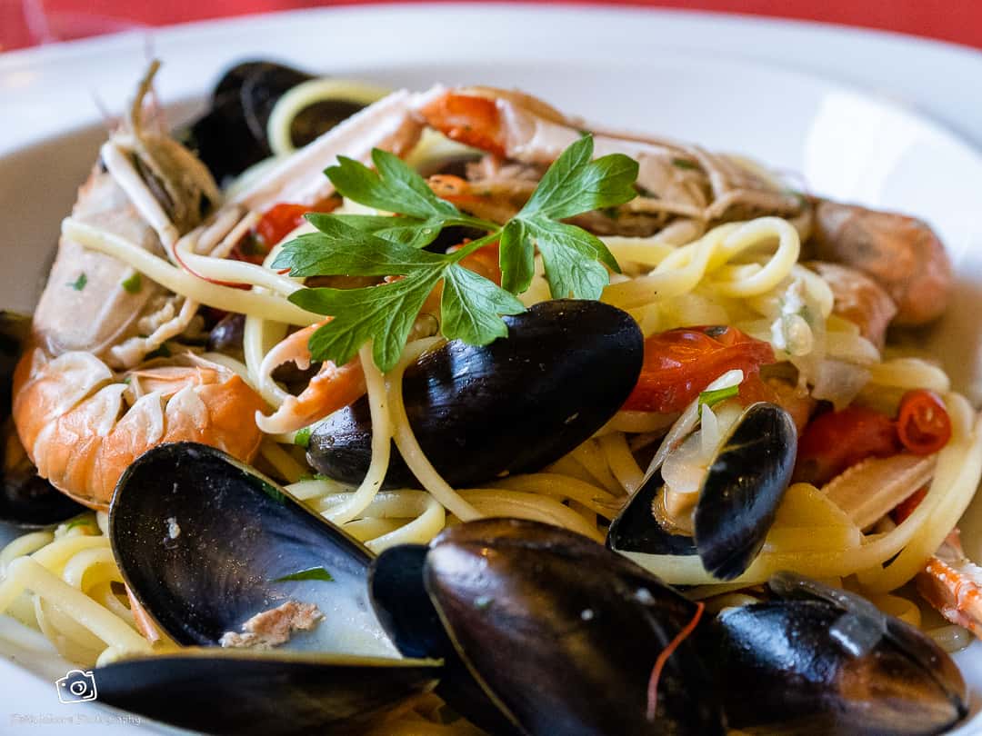 italian restaurant  wine bar chiang mai thai lan 