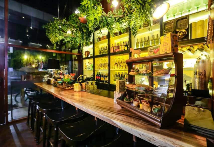 Yipzee bar sing buri