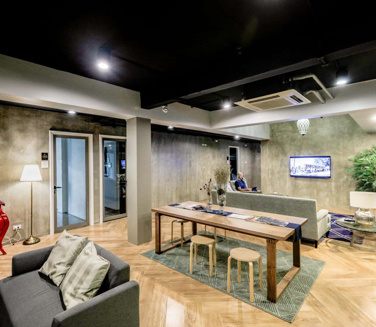 the spades hostel thailand