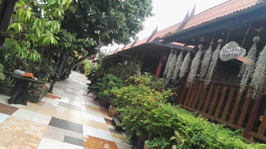 mrs bee homestay thailand