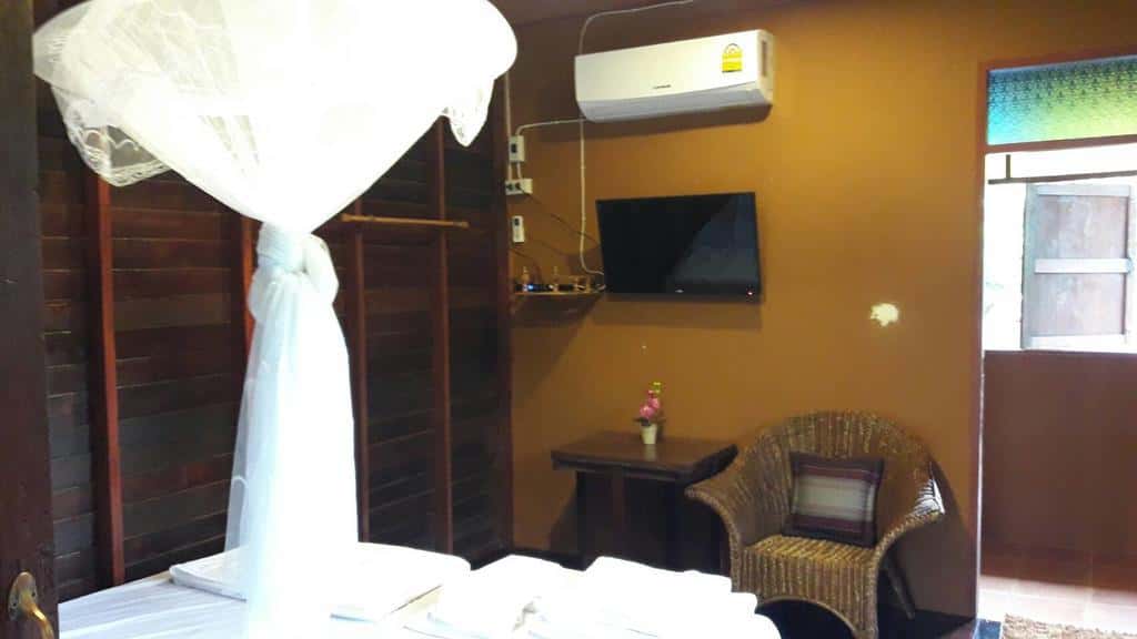 fahsai homestay wooden house thailand