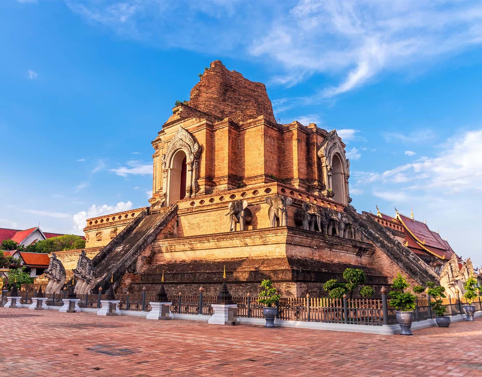 wat-chedi-luang-chiangmai
